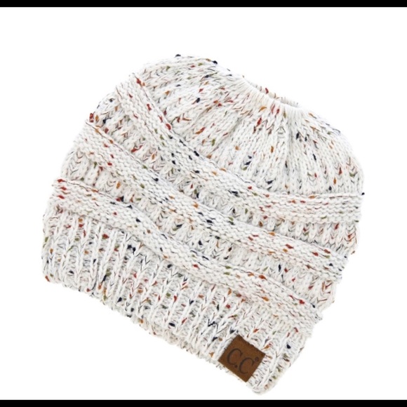Messy-bun, Color Ivory confetti print C.C beanie - Picture 2 of 3